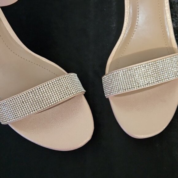 NEW SALE PRICED! Elegant Blush Heels with Lots of Bling NWT - Picture 3 of 8
